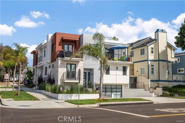 property at 700 S Broadway