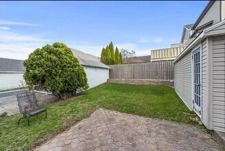 838 Roosevelt Ave in Secaucus, NJ - Building Photo - Building Photo