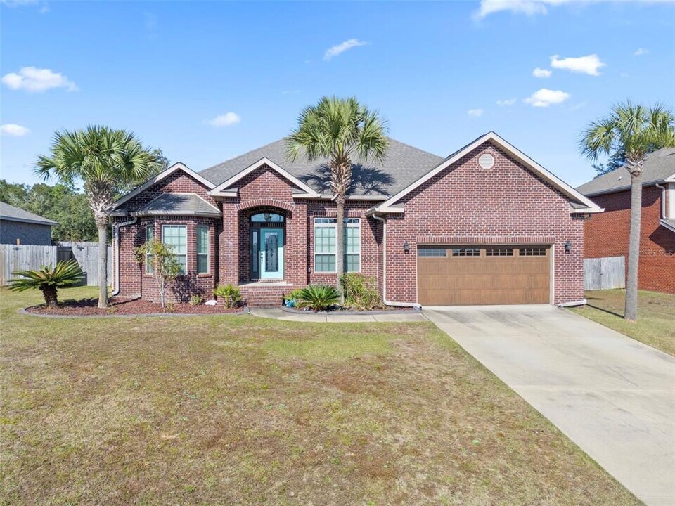 5973 Rustic Ridge Circle in Milton, FL - Building Photo