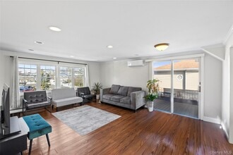 272 N Delaware Ave in Massapequa, NY - Building Photo - Building Photo