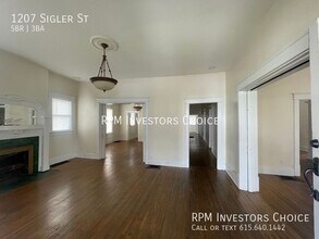 1207 Sigler St in Nashville, TN - Building Photo - Building Photo