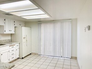 940 W Graaf Ave in Ridgecrest, CA - Foto de edificio - Building Photo