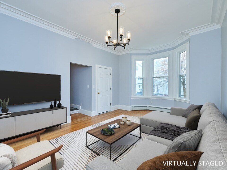 546 E 5th St in Boston, MA - Building Photo