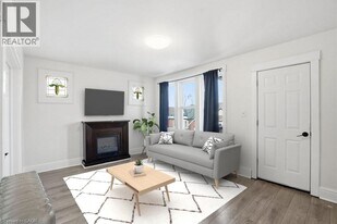 1 Fairholt Rd N in Hamilton, ON - Building Photo