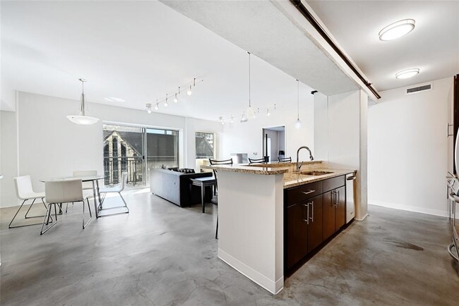 800 Brazos St in Austin, TX - Foto de edificio - Building Photo