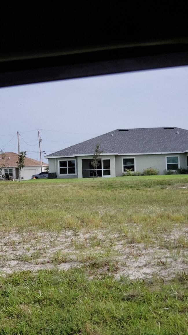 1721 SW 33rd Terrace in Cape Coral, FL - Building Photo - Building Photo