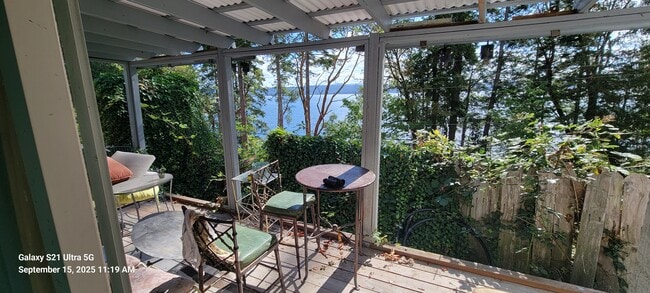 101 Pollock Dr in Brinnon, WA - Foto de edificio - Building Photo