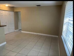 9751 Wayne Ave, Unit 6 in Palmetto Bay, FL - Building Photo - Building Photo