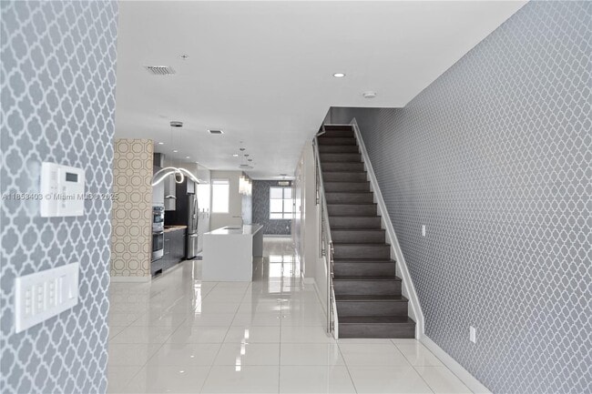 10245 NW 63rd Terrace in Doral, FL - Building Photo - Building Photo