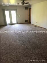 98 Niehoff Dr in Fall River, WI - Building Photo - Building Photo