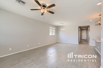 17532 W Monte Lindo Ln in Surprise, AZ - Foto de edificio - Building Photo