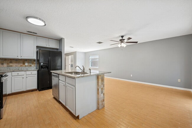 2825 Cliffe Ct in Oviedo, FL - Building Photo - Building Photo