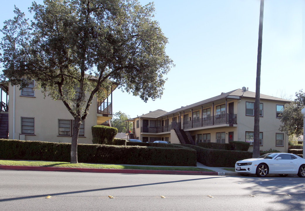 1910-1918 Lincoln Ave in Pasadena, CA - Building Photo