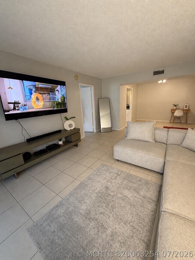 property at 4168 Inverrary Dr