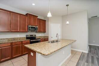 1309 Oak Pond St in Ruskin, FL - Building Photo - Building Photo