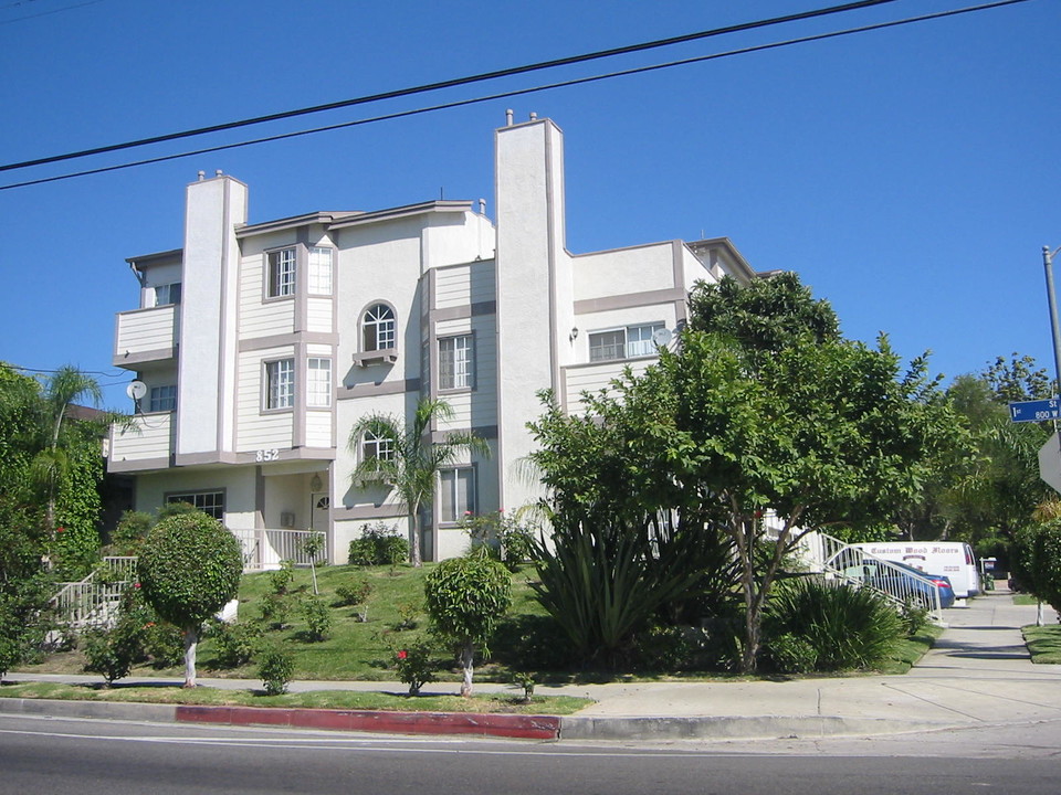 852 W 1st St in San Pedro, CA - Foto de edificio