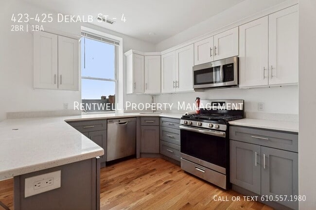 property at 423-425 DeKalb St