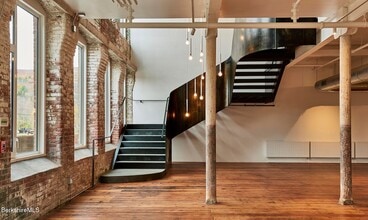 520 State Rd, Unit 207 in North Adams, MA - Foto de edificio - Building Photo