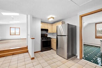 122 Wood St, Unit 122 Wood St in Coventry, RI - Foto de edificio - Building Photo