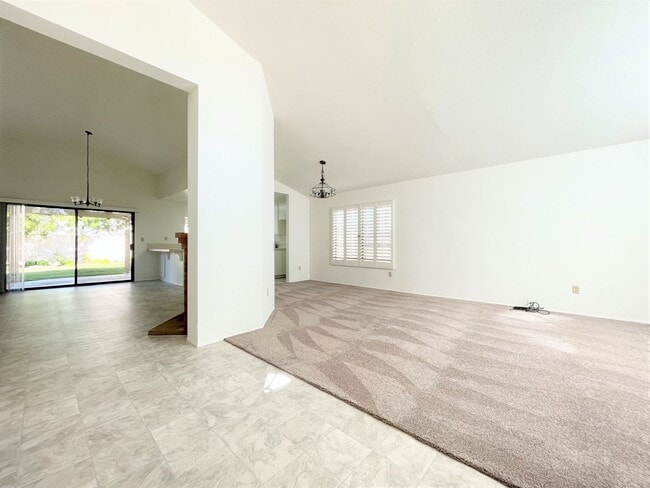 2012 Applewood Ln in Vista, CA - Building Photo - Building Photo