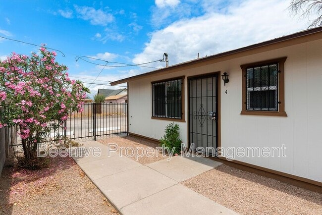 property at 1324 E Taylor St