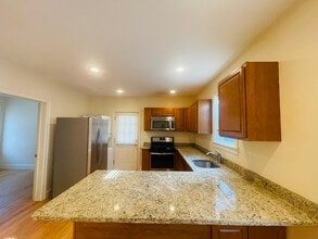 35 Pratt St, Unit 1 in Boston, MA - Building Photo - Building Photo