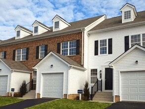 Traditions at Worthington Woods in Columbus, OH - Foto de edificio - Building Photo