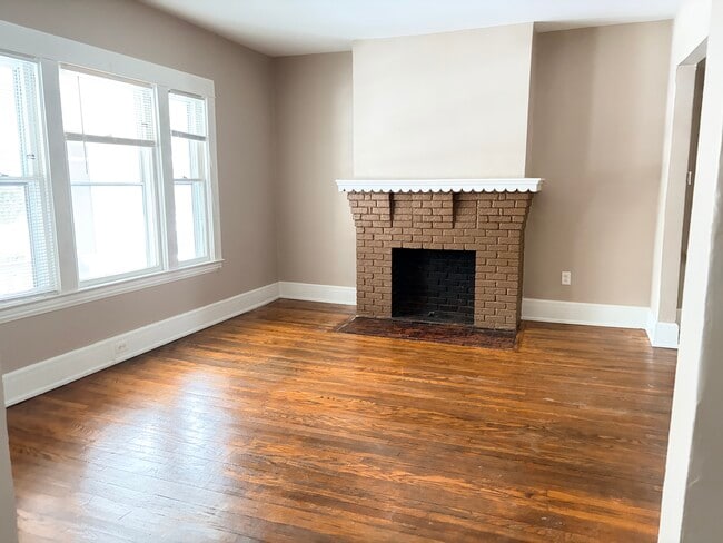 693 Linwood Ave, Unit 693 Linwood Ave in Buffalo, NY - Building Photo - Building Photo