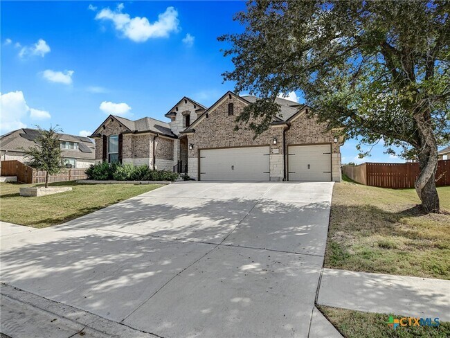 1701 Meadow Crest in Salado, TX - Foto de edificio - Building Photo