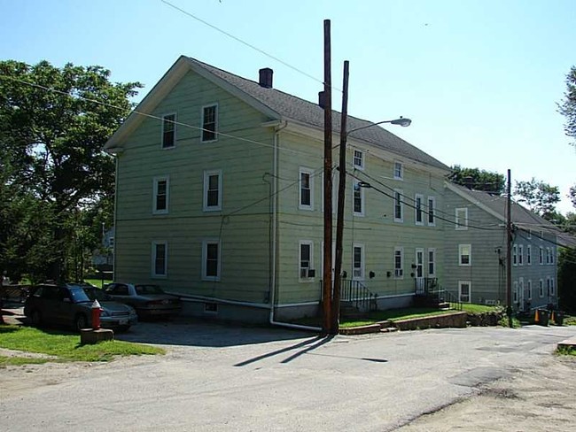 13 Hill St in Smithfield, RI - Building Photo - Building Photo