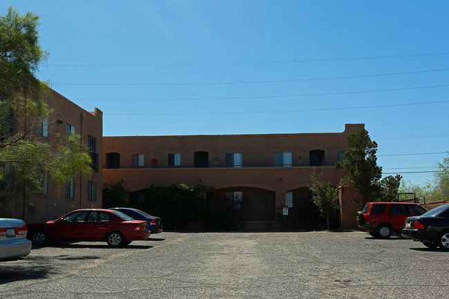 Meadow West Apartments in Tucson, AZ - Foto de edificio - Building Photo