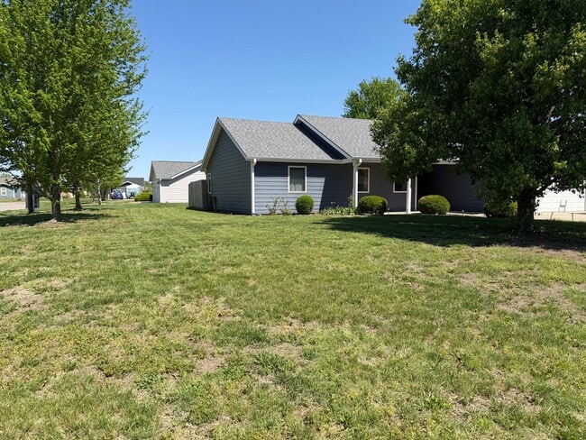112 Northfield Rd in Manhattan, KS - Building Photo - Building Photo