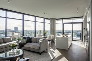 Drewery Place in Houston, TX - Building Photo