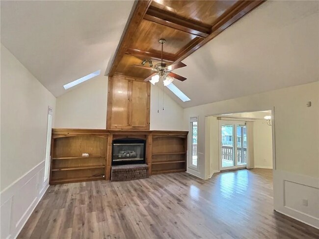 1121 NE Ridgeview Dr in Lee's Summit, MO - Foto de edificio - Building Photo