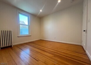 19 E Hanover Ave in Morris Plains, NJ - Building Photo - Building Photo