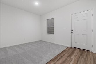 337 Wedemeyer St in Taylor, TX - Foto de edificio - Building Photo