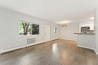 5770 E Warren Ave in Denver, CO - Building Photo - Building Photo
