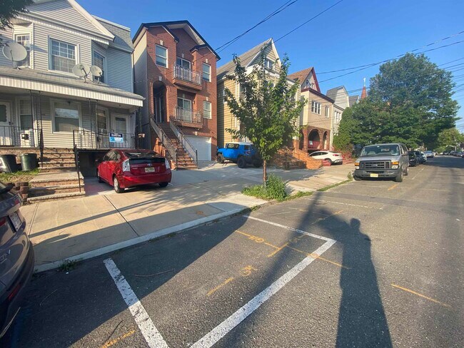 99 W 46th St in Bayonne, NJ - Building Photo - Building Photo