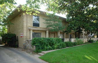 Villas On Bowser in Dallas, TX - Building Photo - Building Photo