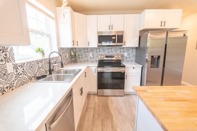 property at 208 N Mason St