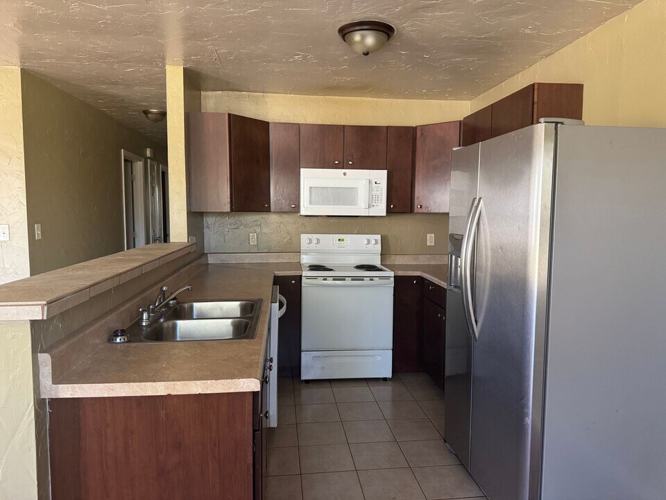 570 Sterling Price St in Tatum, TX - Building Photo