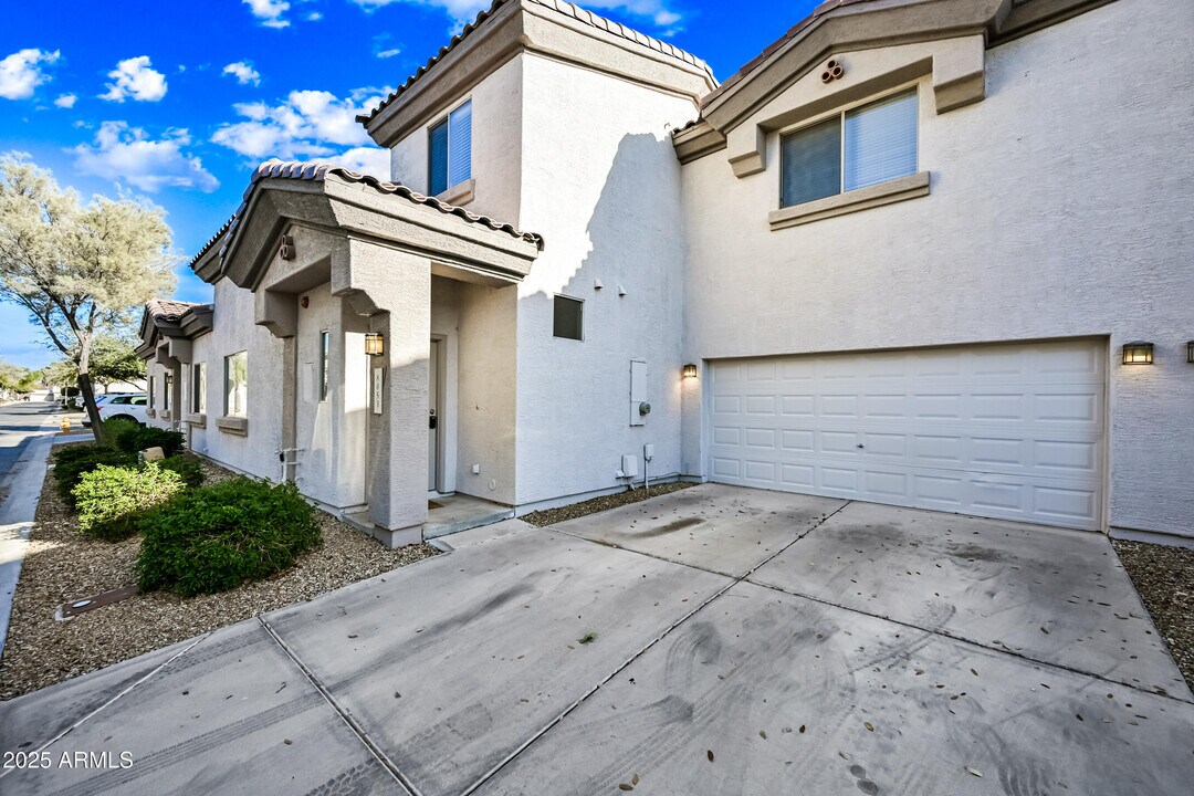8053 W Waltann Ln in Peoria, AZ - Building Photo