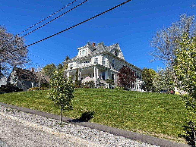 65 Hubbard St-Unit -2 in Manchester, NH - Building Photo - Building Photo