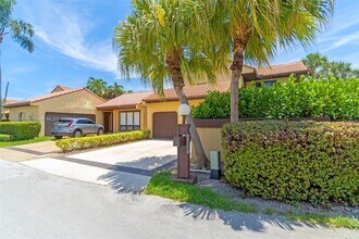 1006 NE 202nd Ln in Miami, FL - Building Photo - Building Photo