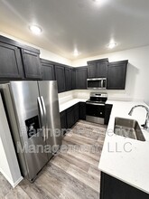 1035 S Benchmark Ln in Fayetteville, AR - Building Photo - Building Photo