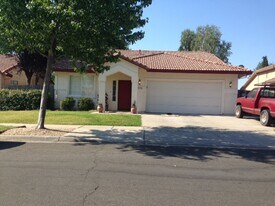 1502 Berkshire Dr in Yuba City, CA - Building Photo