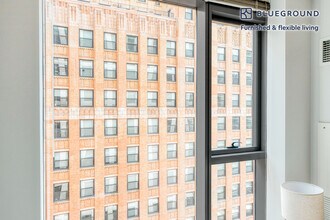 210 N Wells St in Chicago, IL - Building Photo - Building Photo