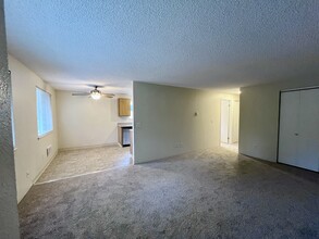 1970 Sidney Ave, Unit 201 in Port Orchard, WA - Building Photo - Building Photo