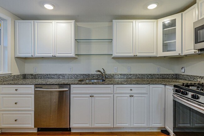 2 Mechanic St in Newton, MA - Building Photo - Building Photo