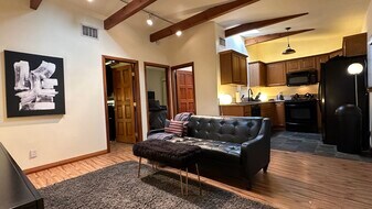 26065 Adamor Rd in Calabasas, CA - Building Photo